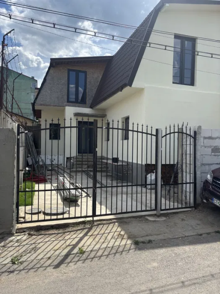 Casă 3 camere, 82 mp, teren 168 mp, la roșu – Constanța, zona Eden