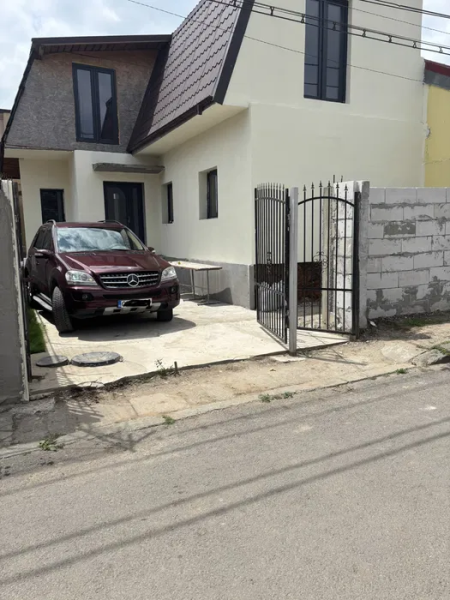 Casă 3 camere, 82 mp, teren 168 mp, la roșu – Constanța, zona Eden