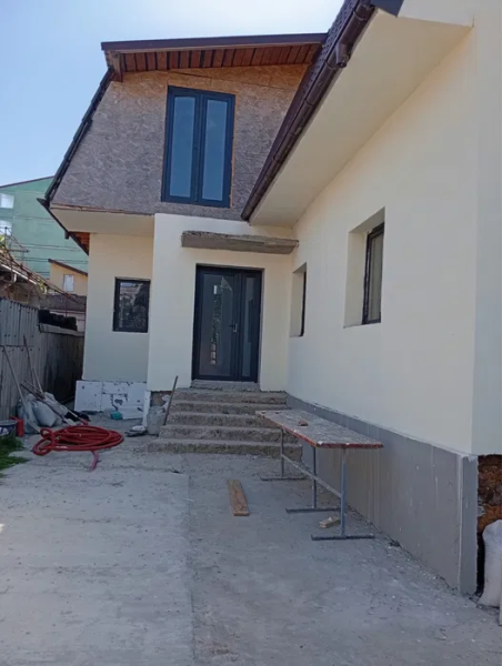 Casă 3 camere, 82 mp, teren 168 mp, la roșu – Constanța, zona Eden