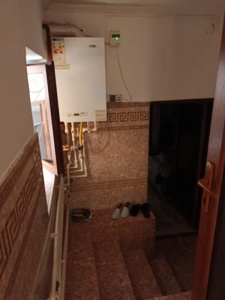 Vilă cu 6 camere, 200 mp, două curți, zona Casa de Cultură – Constanța